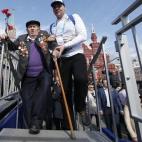 Veteranos, niños disfrazados, actuales militares... todos se han reunido en la Plaza Roja de Moscú.