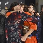 Abrazo del equipo de 'Paquita Salas'