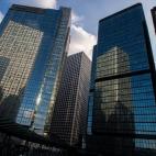 Rascacielos del distrito financiero de Hong Kong el 10 de noviembre de 2014. La relación bursátil entre la ciudad y Shanghai comenzó el 17 de ese mes, tras semanas de retrasos, según anunció la bolsa hongkonesa, un movimiento que se espera ...