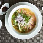 27, Rue Descartes Restaurante de comida típica vietnamita, con un menú variado de acuerdo a los ingredientes de cada estación y cuyos platos se preparan en el momento. Se trata de un lugar pequeñito pero muy amigable, de decoración simple...