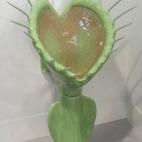 Este urinario-carnívoro es obra del artista de San Francisco especializado en estos sanitarios, Clark Sorensen y cuesta 14.500 dólares (poco más de 13.000 euros).