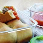 Albóndigas de carne y arroz, envueltas en semillas de sésamo y una fina capa de masa de pan. Puedes ver la receta entera aquí.