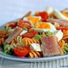 Con pescado azul, rico en Omega 3. Puedes ver la receta completa aquí