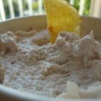 "Para tomar con patatas fritas o galletas saladas", dice su autora. Puedes ver la receta completa aquí