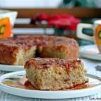 Necesitas mantequilla, azúcar blanquilla y morena, manzanas peladas, huevos, harina y levadura. Puedes ver la receta completa aquí