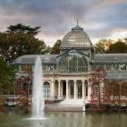 Para los madrileños dejar atrás el asfalto y el hormigón en Madrid, es muy sencillo gracias a este parque de 118 hectáreas. Puedes recorrerlo y disfrutar de lugares como: el paseo de las estatuas, la rosaleda, el monumento a Alfonso XII, el ...