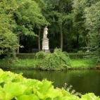 Tiergarten quiere decir parque de animales, y es que este lugar fue hasta 1830 un coto de caza para los parlamentarios alemanes. Hoy en día es uno de los parques más emblemáticos y el más grande del centro de Berlín. Una vez dentro no puede...