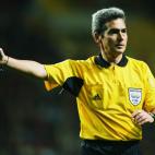 V&iacute;ctor Jos&eacute; Esquinas Torres. Profesional durante diez a&ntilde;os a nivel nacional e internacional. En un partido amistoso entre Portugal y Grecia en 2003 sac&oacute; tarjeta roja a un jugador griego.