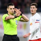 Carlos del Cerro Grande. Todav&iacute;a en Primera Divisi&oacute;n, en la que lleva diez temporadas. Arbitr&oacute; en 2018 el primer partido oficial del f&uacute;tbol espa&ntilde;ol con la intervenci&oacute;n del VAR entre Barcelona y Sevilla.