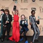 Millie Bobby Brown vestida de Emporio Armani