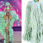 Miss Panamá y una mopa.