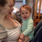 "Llorar junto al bebé".