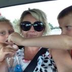 "Tener que sentarte en medio de tus hijos en un viaje de tres horas para que no se maten el uno al otro".