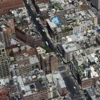 Ya se han vendido o reservado unos 350.000 billetes para disfrutar de este paísaje de avenidas, edificios y hormigas humanas. Subir costará entre 26 y 90 dólares.