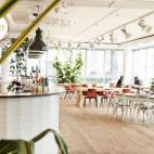 Landstraßer Gürtel, 5 es una de las direcciones que debes apuntar en tu agenda cuando viajes a Viena. En esta panadería-cafetería-pastelería de lo más trendy, situada en los bajos del hotel de diseño Daniel, podrás disfrutar de los delic...