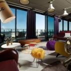 La apuesta de la nueva Viena. En este edificio de 7 plantas con una envidiable situación cerca del MuseumsQuartier y con una insólita decoración circense, podrás hacerlo todo: dormir entre domadores de leones, tigres y quiméricos personajes...