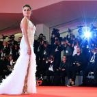 5c8a5c5b260000f903fe4120