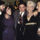 La décima edición de los Goya, en 1995, fue la gran noche de este clan de actores. Pilar fue premiada como Mejor actriz de reparto por su trabajo en Nadie hablará de nosotras cuando hayamos muerto; Javier como Mejor actor protagonista por s...