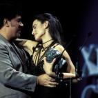 Corría el año 1998 y Penélope subía al escenario a recoger su primer cabezón (tiene tres) por su interpretación en La niña de tus ojos, de Fernando Trueba. Le entregó el premio su querido ¡Pedro! (Almodóvar).