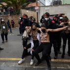 Protesta de Femen ante el colegio de Garriga (Vox)