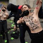 Protesta de Femen ante el colegio de Garriga (Vox)