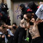 Protesta de Femen ante el colegio de Garriga (Vox)