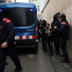 Protesta de Femen ante el colegio de Garriga (Vox)
