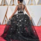 Janelle Monae, de espaldas