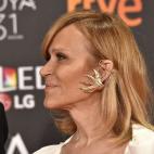 De Juanjo Oliva y con una espectacular pieza de joyería.