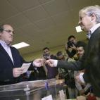 5c8ab12b250000bd05819085