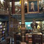 En el madrile&ntilde;o barrio de Las Letras, la casa de Lope de Vega permanece ante el paso del tiempo albergando estancias, objetos y decoraci&oacute;n originales de la vida cotidiana del escritor. Declarada Monumento de Inter&eacute;s Cultural...