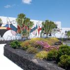La casa de C&eacute;sar Manrique, en la que desarroll&oacute; su obra desde 1986, se encuentra en la preciosa isla de Lanzarote y en ella vivi&oacute; hasta su muerte en 1992. De est&eacute;tica rural y cuidada decoraci&oacute;n colorida, la cas...