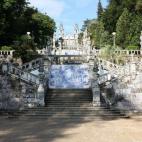 Situado en un punto elevado en el lado sur del río a veinte minutos en coche de Régua, es una pequeña ciudad encantadora con un centro histórico bien conservado. Los más valientes pueden subir los 686 peldaños que llevan al Santuario barro...