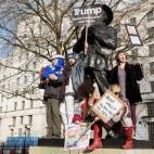 5c8a5703230000dd0422fb45