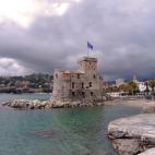 Su nombre significa, literalmente, el antiguo Castillo sobre el Mar, y nació con para defender en época de batallas con piratas y corsarios, a mediados del siglo XVI. Bañado por el Mediterráneo, ha sido sede de varias instituciones: desde un...