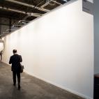 La pared donde estaba Presos Pol&iacute;ticos en la Espa&ntilde;a Contempor&aacute;nea, de Santiago Sierra. Obra retirada por IFEMA.