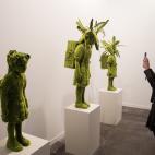 Mossgirl with silvered ball, mossgirl with birdhouse y mossboy with birdhouse - Kim Simonsson