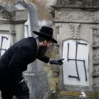 5c8a51b9260000e104fe3335