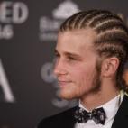 Las trenzas al más puro estilo Snoop Dogg del joven actor de 1898. Los últimos de Filipinas Emilio Palacios.