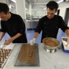 Relamerse con el chocolate suizo