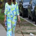 Si una prenda triunf&oacute; durante el confinamiento esa es el ch&aacute;ndal de estampado 'tie-dye'. La actriz tambi&eacute;n se sum&oacute; a la tendencia.