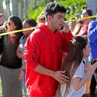 Algunos estudiantes son liberados despu&eacute;s del cierre de la escuela por parte de la Polic&iacute;a.