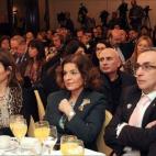 5c8b5e40240000f7054d4c6b