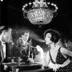 Alberto Korda. Norka, 1958. Fotografía de portada de La Mujer suplemento del Diario de la Marina. Diseñador: René Sánchez. Localización: Hotel Nacional Casino.