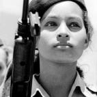 5c8ab2fe240000f404a38404