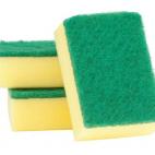 Por si todavía no te habías dado cuenta, el elemento con más gérmenes de la casa es la esponja de cocina. La NSF descubrió que más del 75% de estropajos y bayetas que examinaron presentaban muestras de bacterias coliformes. El problema es ...