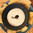 Un aperitivo con ingredientes sanos como yogur griego bajo en grasas y sin az&uacute;car, pepino y vinagre de manzana. Consulta la receta completa aqu&iacute;.