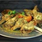 Las alcachofas tienen un gran beneficio antioxidante y est&aacute;n deliciosas acompa&ntilde;adas de un ali&ntilde;o de aceite, sal, pimienta, ajo, tomillo, perejil, romero y albahaca. Prep&aacute;rala siguiendo estos pasos de Cookpad.