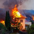 ﻿﻿La lava llega a Los Llanos de Aridane y consume una casa