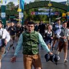 La Oktoberfest de Múnich abre entre multitudes y tras dos años de "sequía"